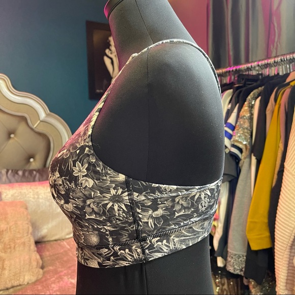 Lululemon Energy Bra
Flowabunga Black Angel Wing / Black Size 6 - Picture 11 of 14